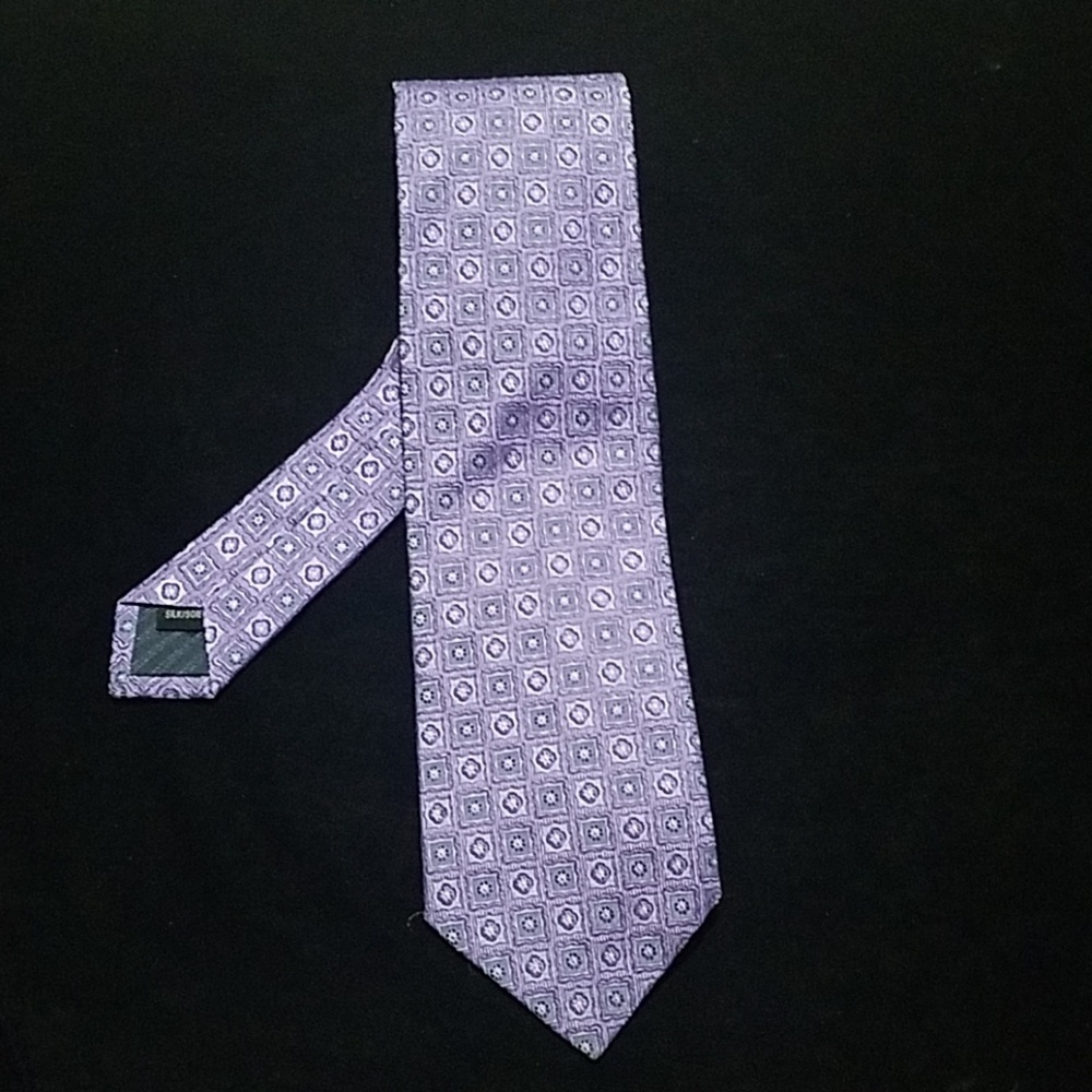 Purple patterned men's tie
